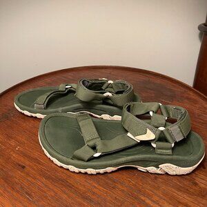 Teva Women's Hurricane XLT2 Sandal, Green & White Speckled, Size 8